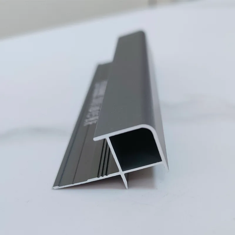 Neliönmuotoinen ulkokulman leikkaus